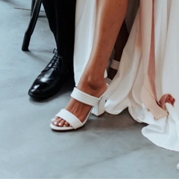 Bleecker & Bond Dorothy Block Heel Sandals White Strappy Slip On Size 6 - Picture 7 of 7